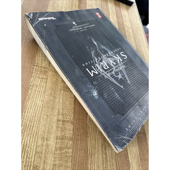 Paperback Elder Scrolls V: Skyrim Legendary Edition Game Guide - No Map - Picture 5 of 15